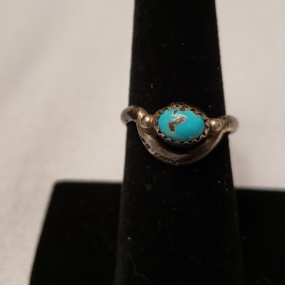Small Turquoise stone ring - Picture 2 of 2